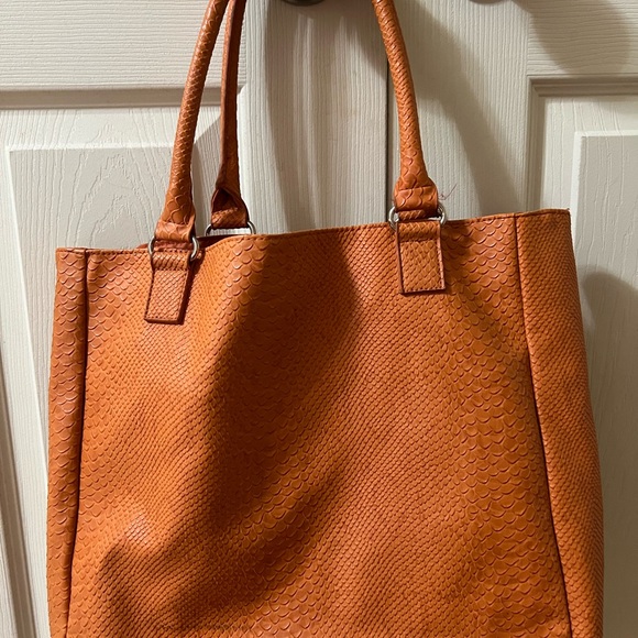 Neiman Marcus tote bag with snap closure and two big front pockets - Picture 6 of 8